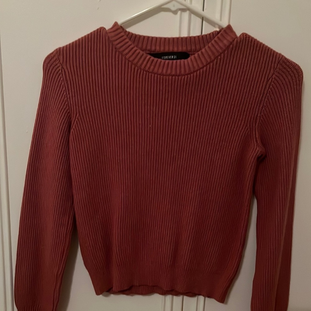 Forever 21 cropped sweater. Women’s size small. Coral color.